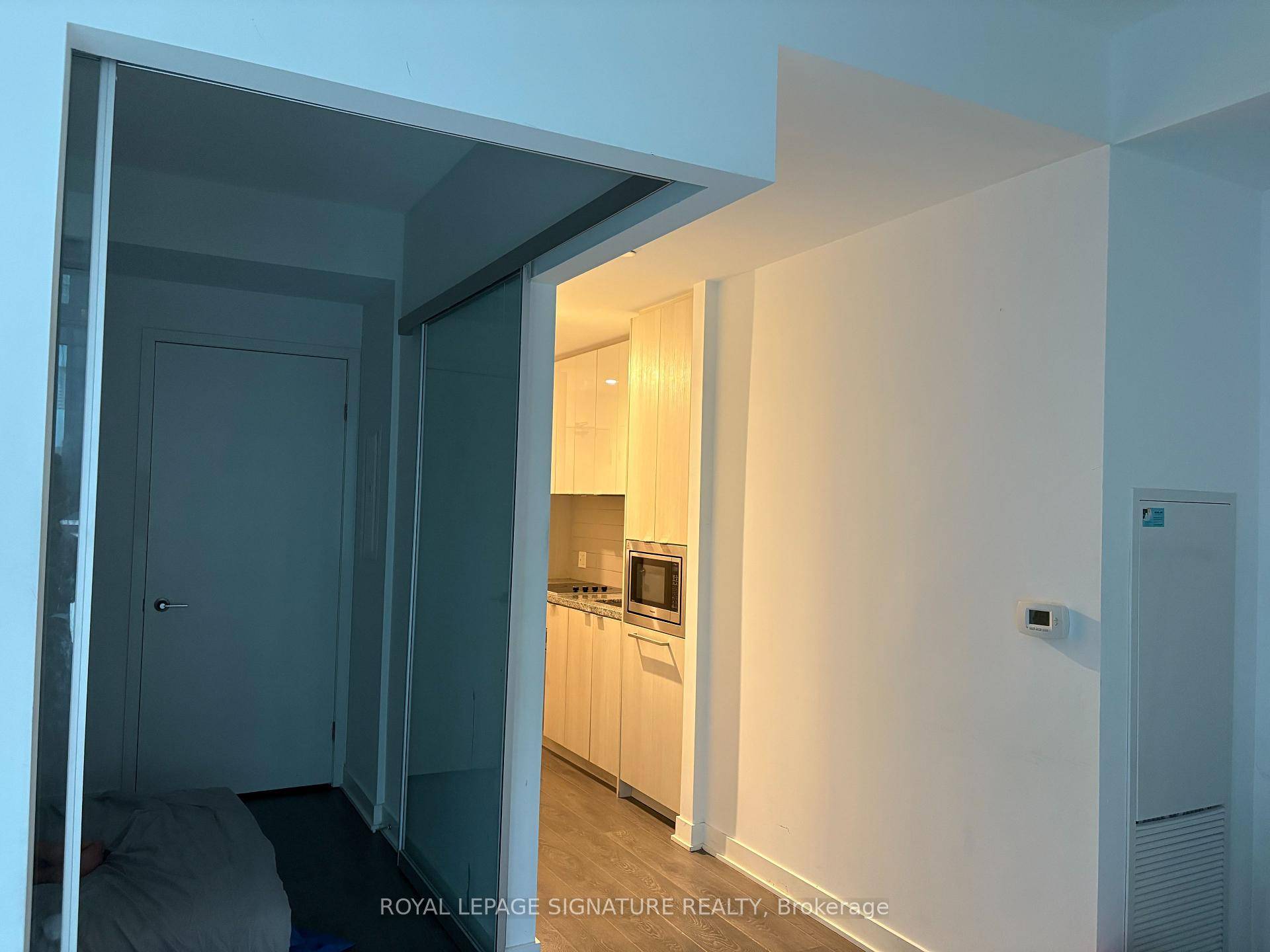 Welcome to this well maintained 1 bedroom den unit at FLY Condos, developed by Empire Communities and perfectly located at Front amp ; Spadina.