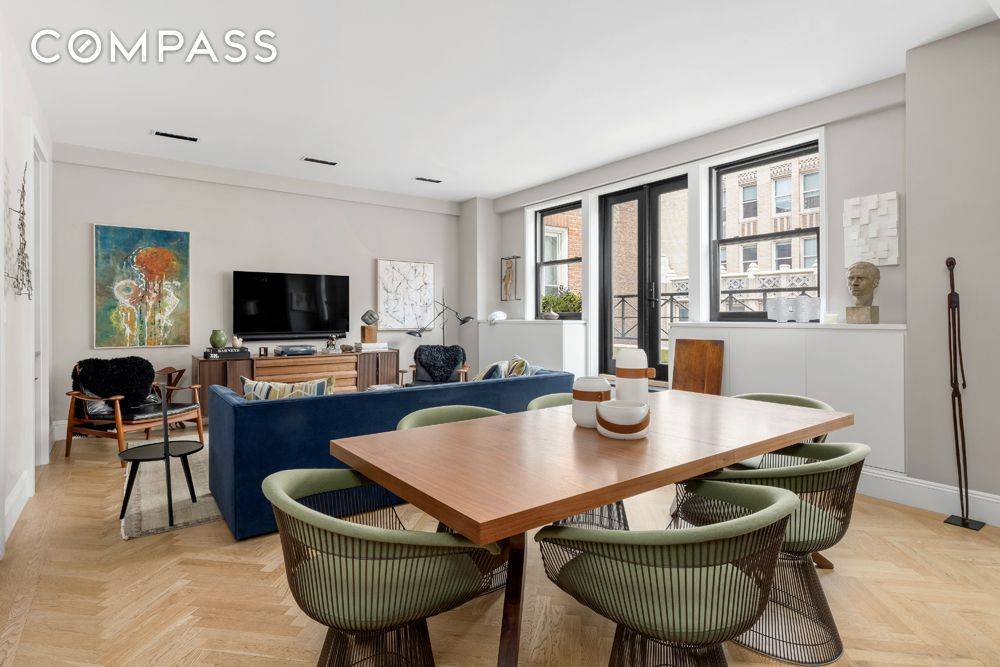 Terraced triple mint duplex in the heart of Manhattan !