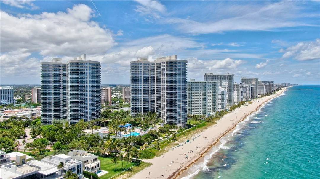 Beautiful SE ocean views from this well appointed condo.