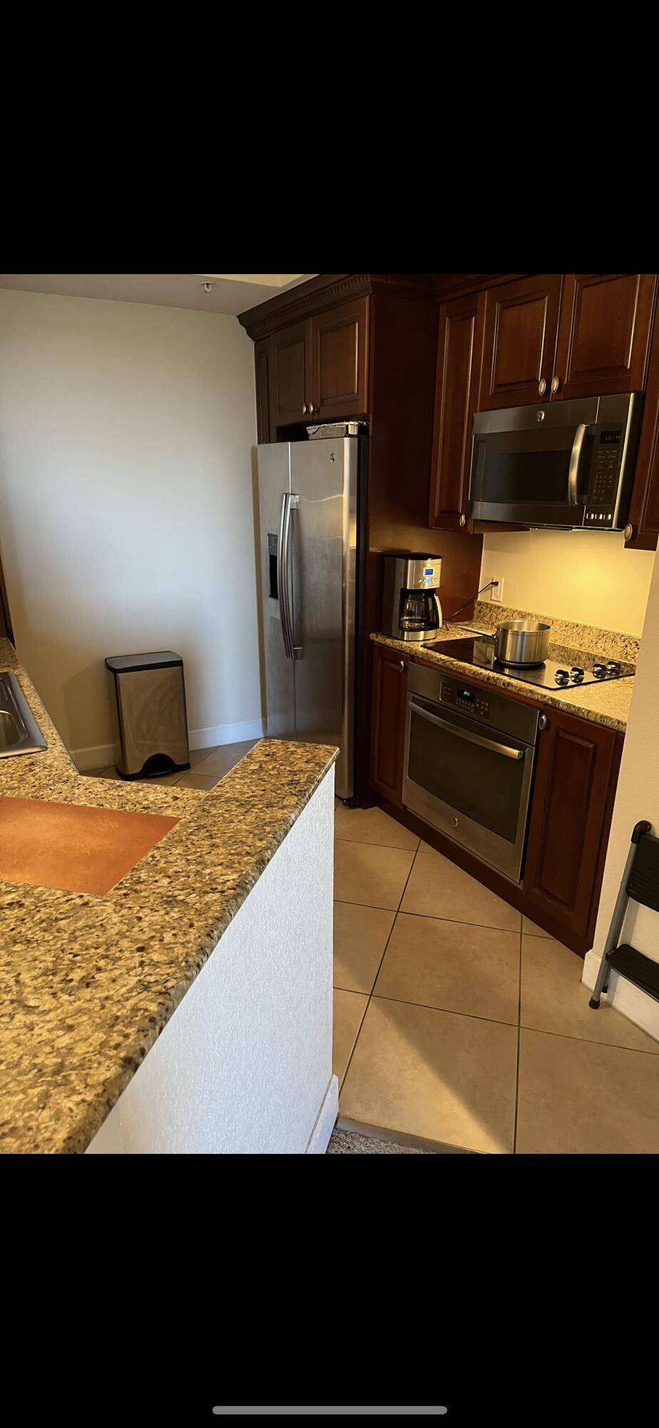 Spacious 2 bedroom 2 bath condo in the heart of renaissance commons.