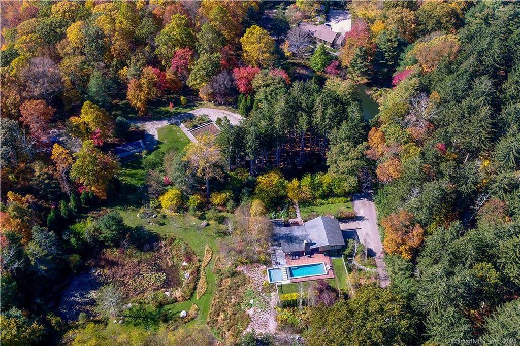Set on 20 acres of exquisite grounds bordered by Chatfield Hollow Park includes a private residence, caretaker's dwelling, and an inn that feels like you're miles away in a wilderness ...