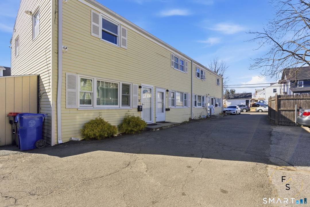 Welcome to this charming 2 bedroom, 1 bath home located at 1 Phillips St, Apt 4 in Norwalk.