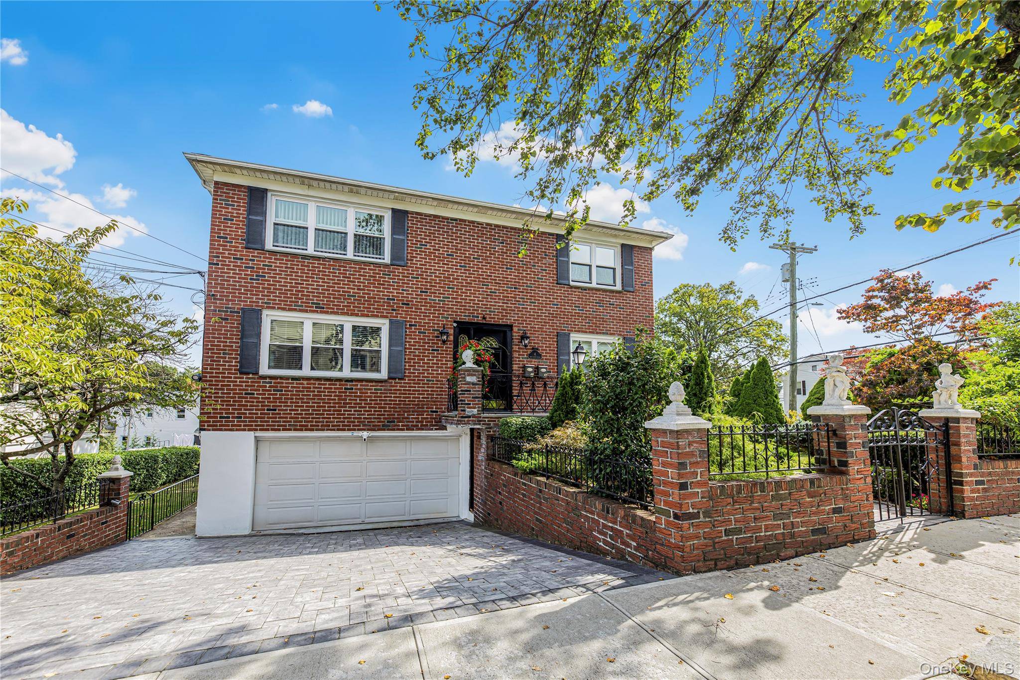 This beautiful three bedroom first floor apartment offers a spacious and comfortable layout perfect for modern living.