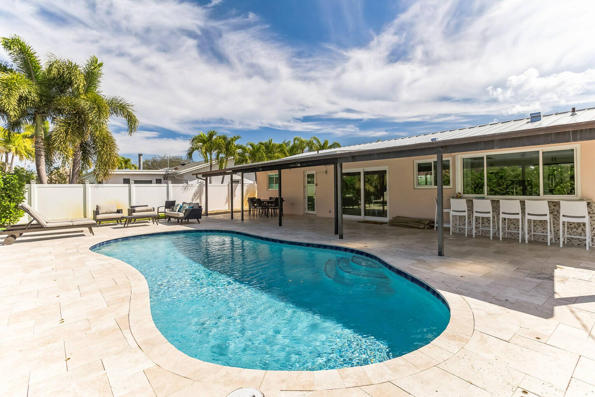 3 bedroom 2 bath single family home located in Tequesta.