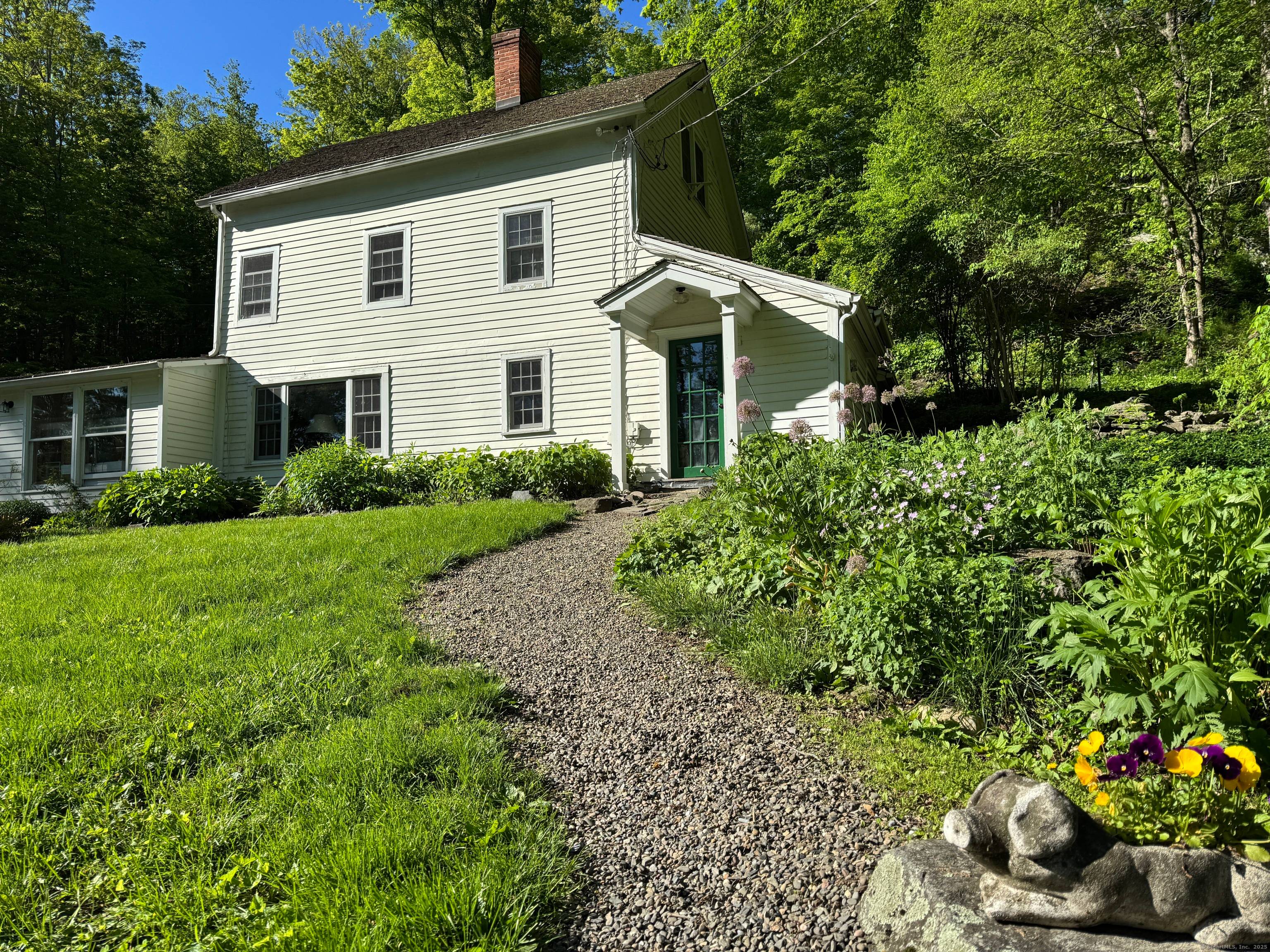Enchanting 1700's Antique Home with Modern Artistry and Bucolic Charm !