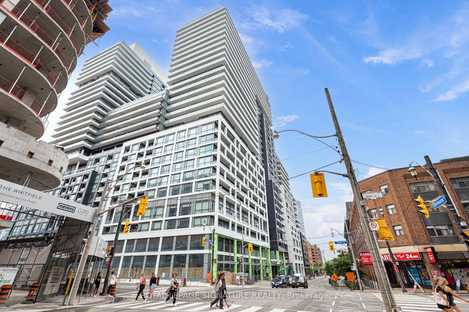 Rare unit with 3 Bedroom, 3 Washroom, 1 locker and 2 parking spots.