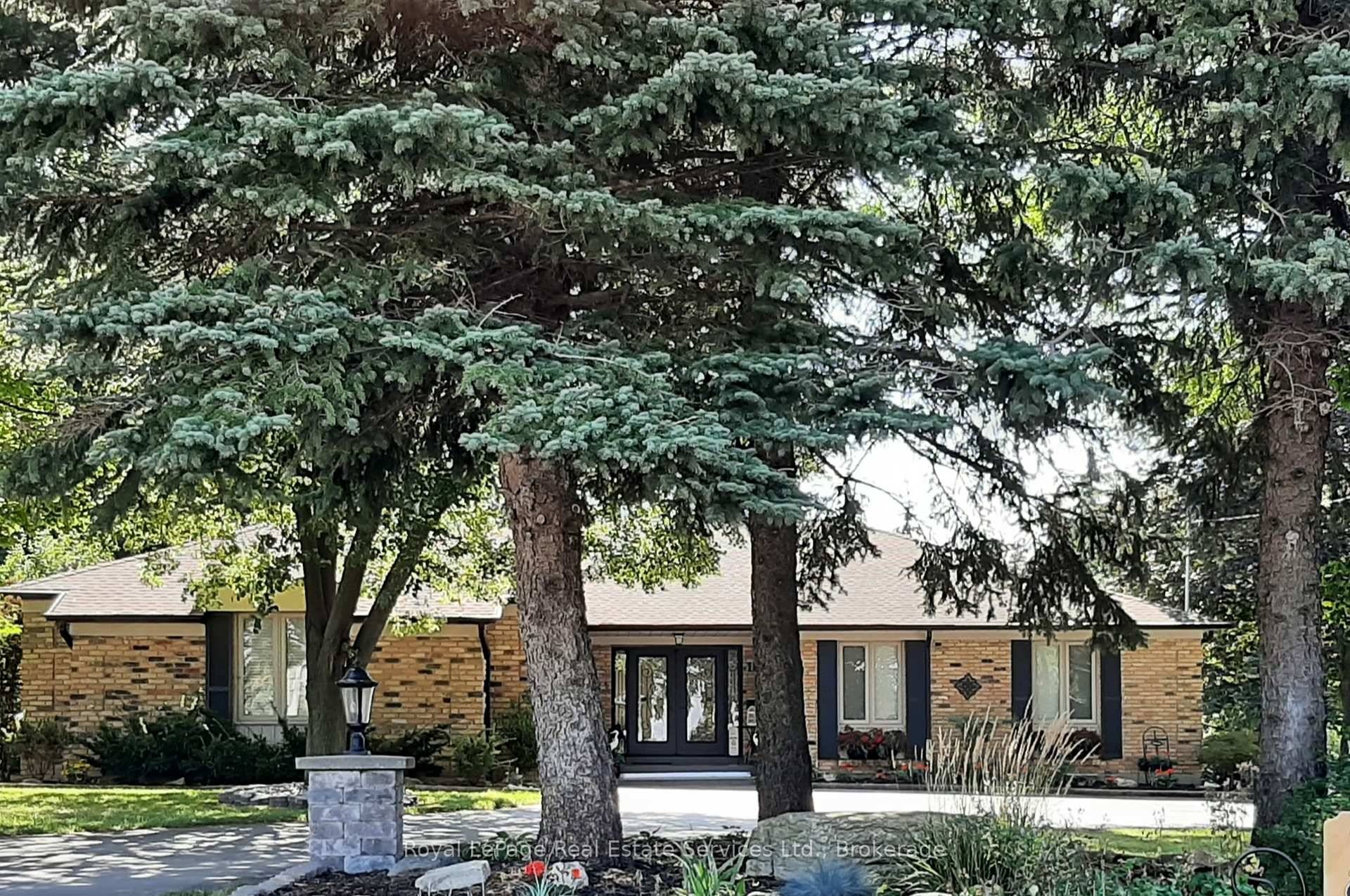 Custom Built Bungalow on Expansive Lot in Sought After WaterdownDiscover luxury and lifestyle in this beautifully crafted custom bungalow, set on an impressive 0.