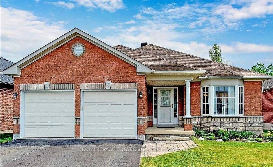 Step into this stunning all brick bungalow nestled in the highly sought after Barrie Golf amp ; Country Club neighborhood.