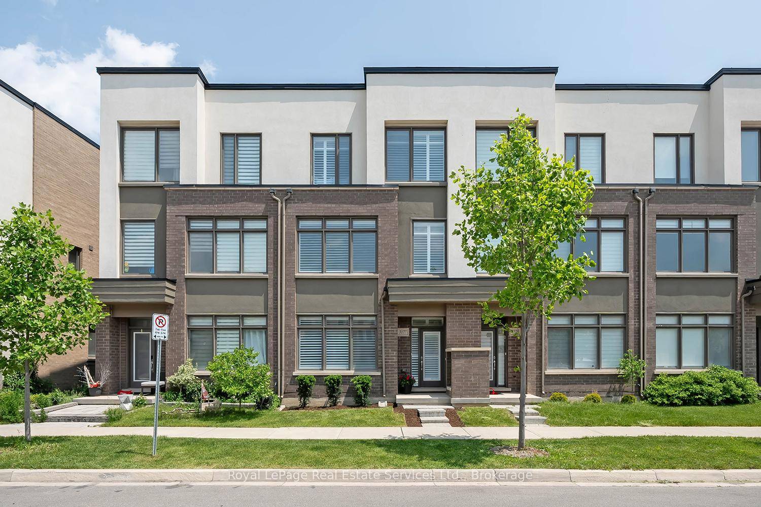 Stunning Contemporary Freehold 3 Storey Townhome in North Oakville loaded with Upgrades.