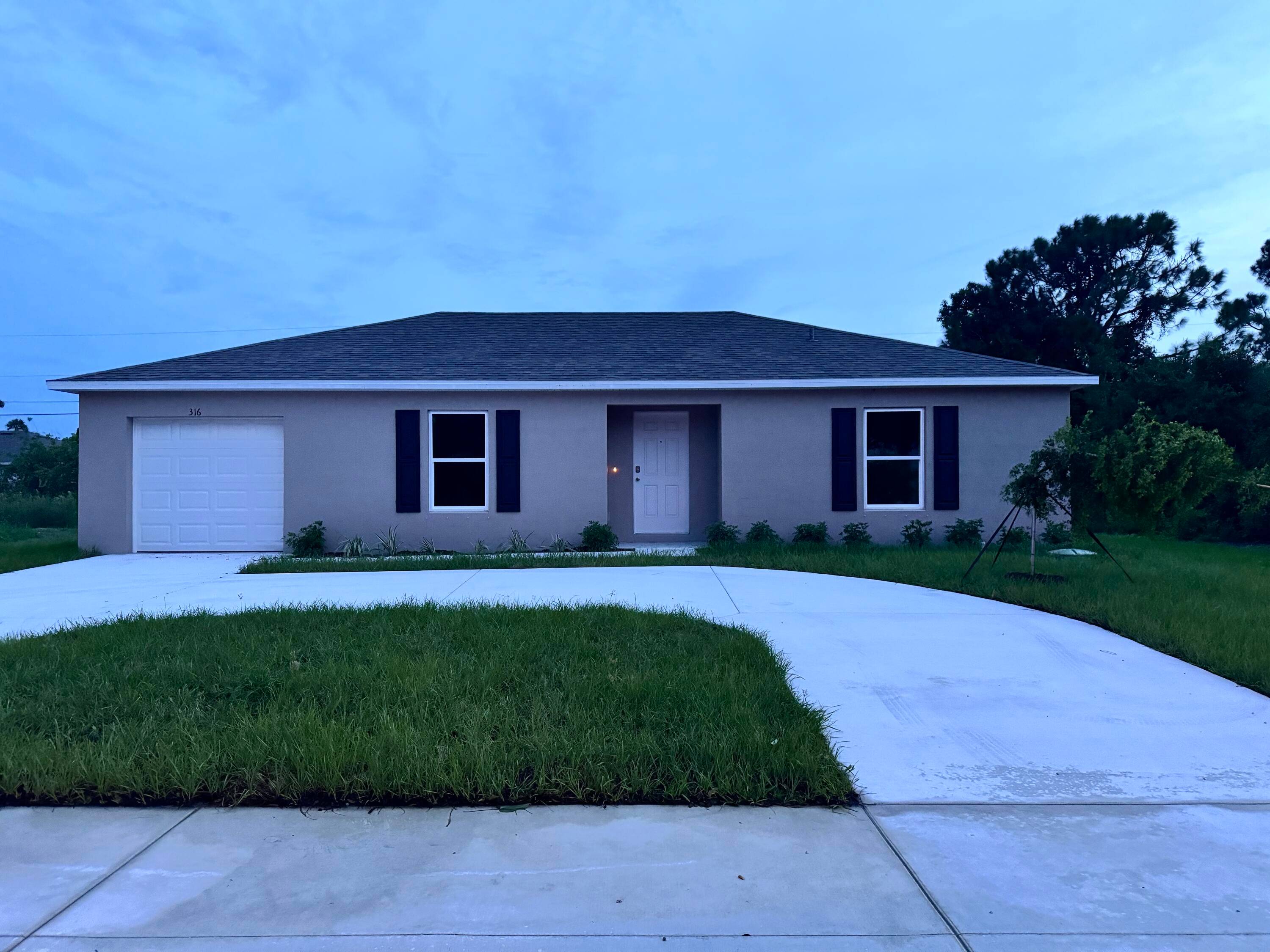 Beautiful 2 bed 2 bath home in the heart of Port Saint Lucie built in 2024 !