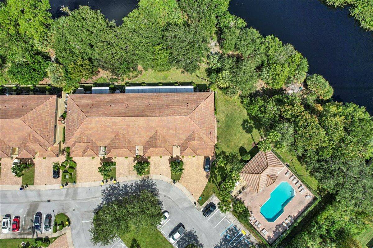 Water View in River Glen !