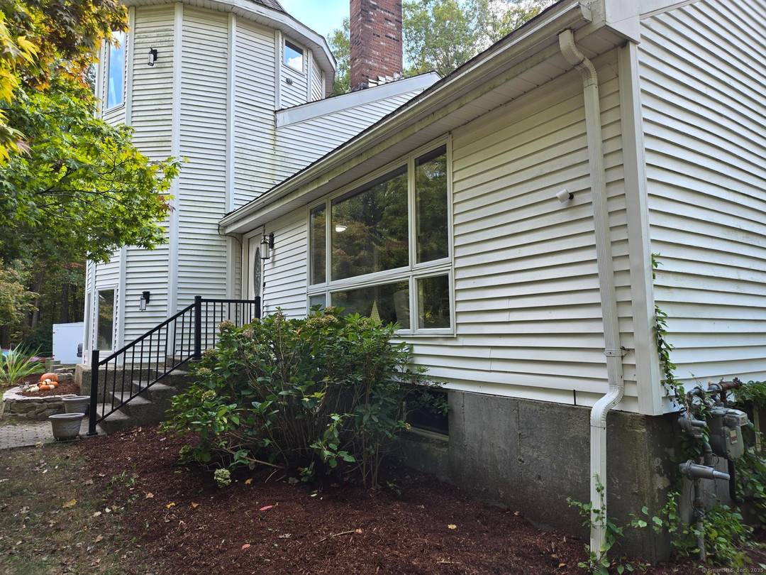 Beautifully updated 4 bedroom, 3.