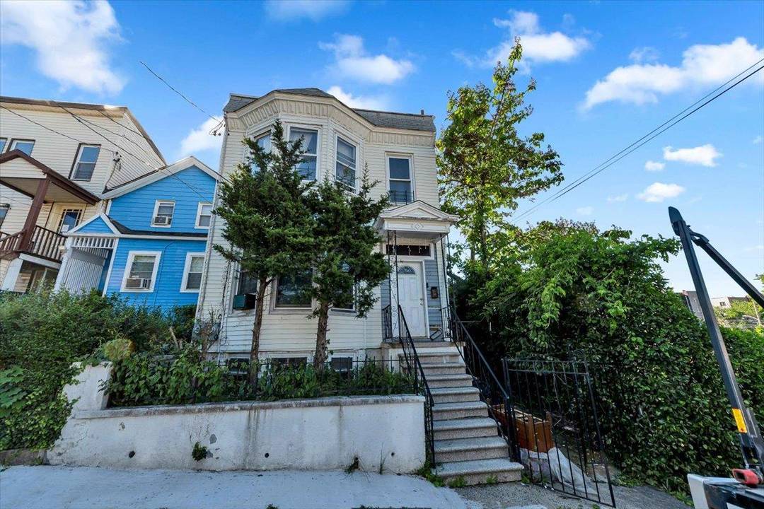 Welcome to this Amazing 2 Family Home in the Heart of Growing Mount Vernon !