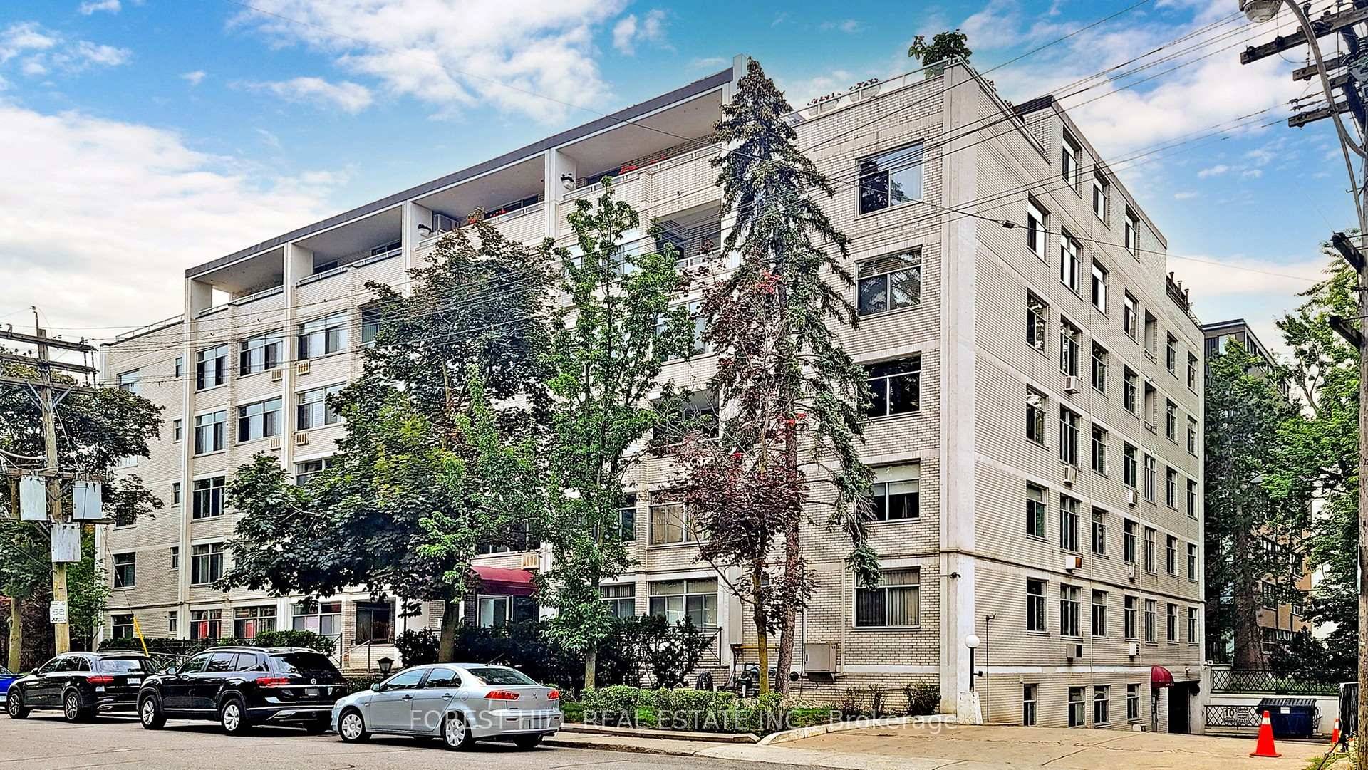 Gorgeous spacious renovated 1 Bdrm East South Facing with Walk Out to Balcony.