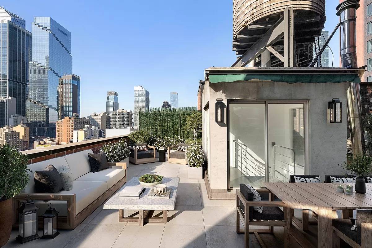 Unlock unbeatable value and one of a kind wow factors with this sensational penthouseloft perched atop a majestic Art Deco building.