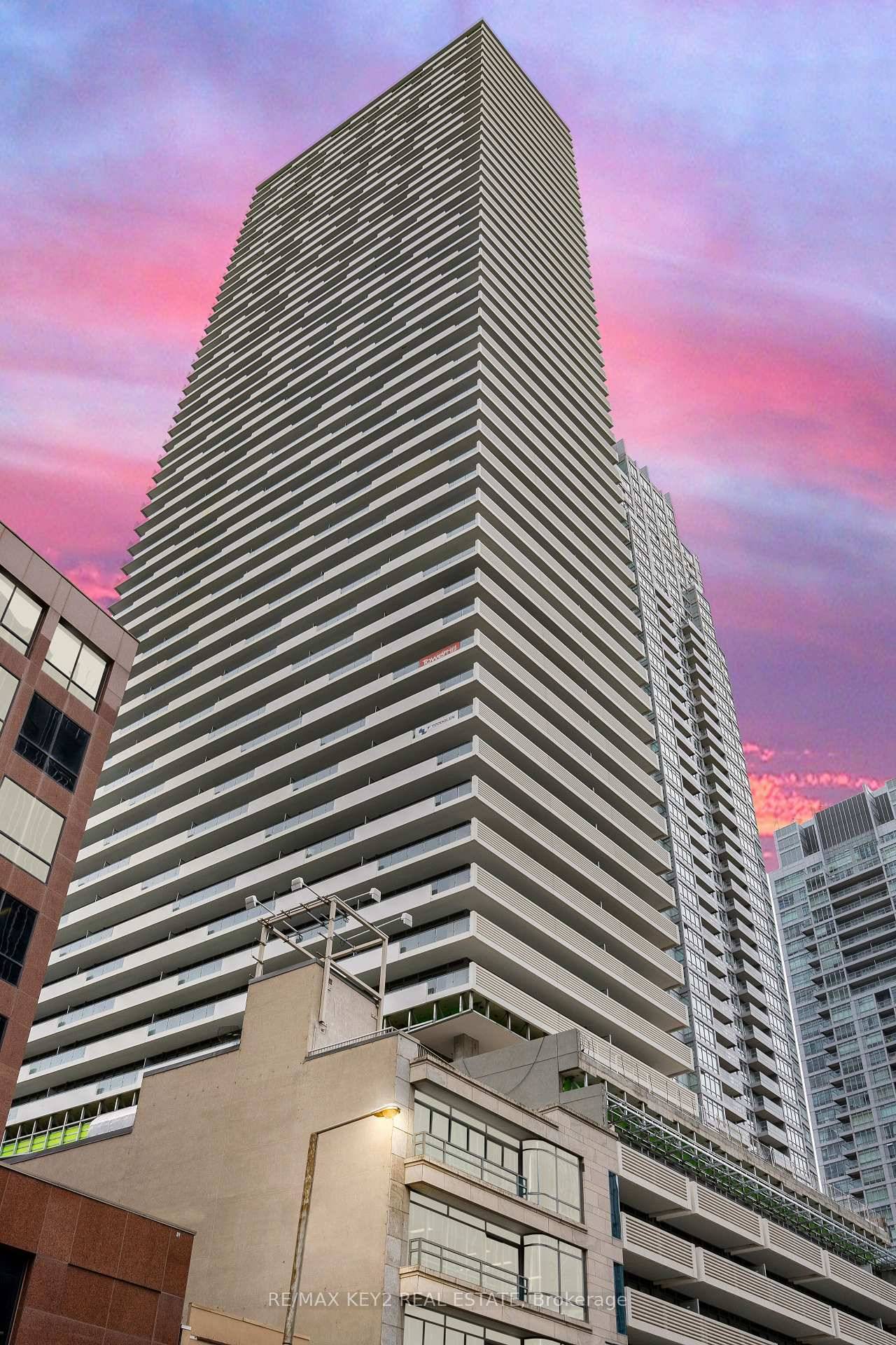 Discover this stunning 2 bedroom, 2 bathroom condo in the highly sought after Yonge and Eglinton neighborhood !