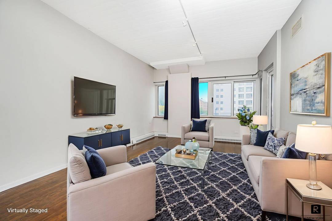 3K, located in Bayview Tower Condominium, within the gated waterfront Bay Street Landing community, is a 1, 306 sq ft 1BR 1.
