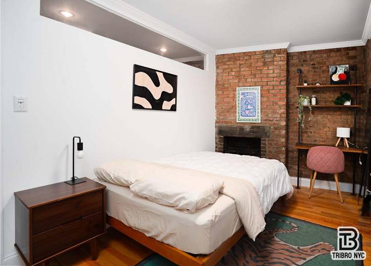 This stunning 2 bedroom, 1 bathroom apartment in the heart of East Village offers an unbeatable location surrounded by the best bars and restaurants NYC has to offer.