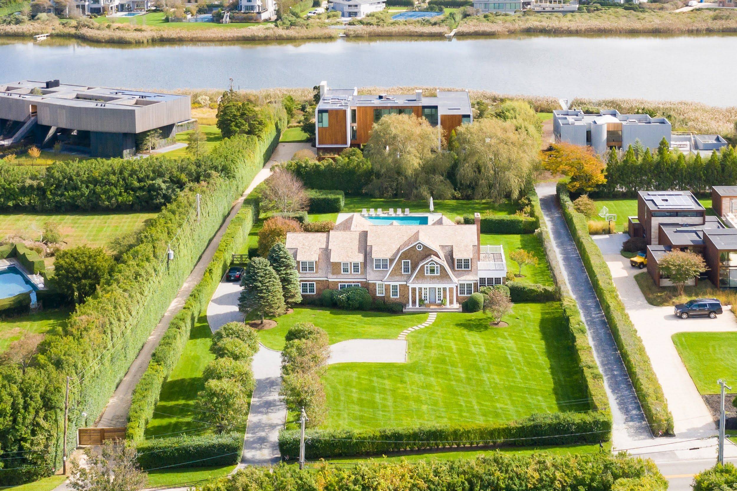 Beautiful Bridgehampton South Traditional 