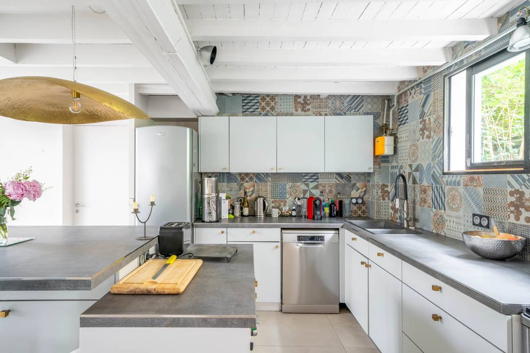 Artist workshop on tree-lined courtyard - Alésia