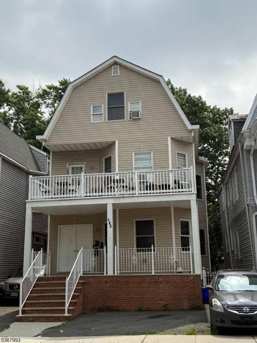 Beatiful legal 3 family in a desirable area of East Orange.