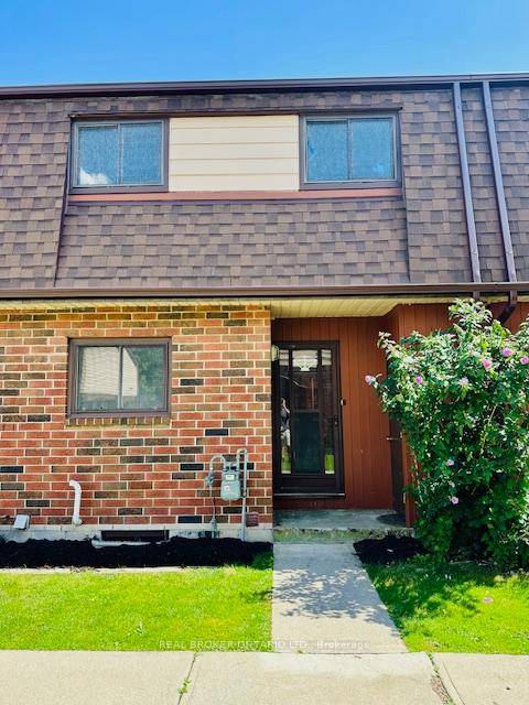 Rare 4 bedroom townhouse on Hamiltons West Mountain, freshly painted and move in ready with a brand new tub and surround.