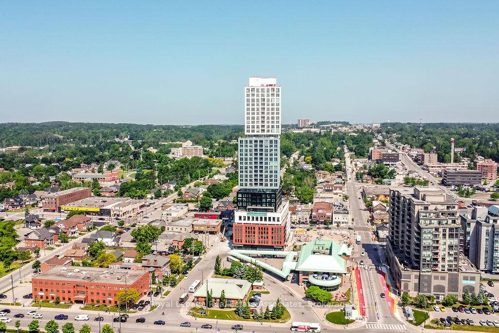 Step into elevated city living at Debut Condos, Barries trendiest new luxury high rise condo perched above the iconic shores of Kempenfelt Bay.