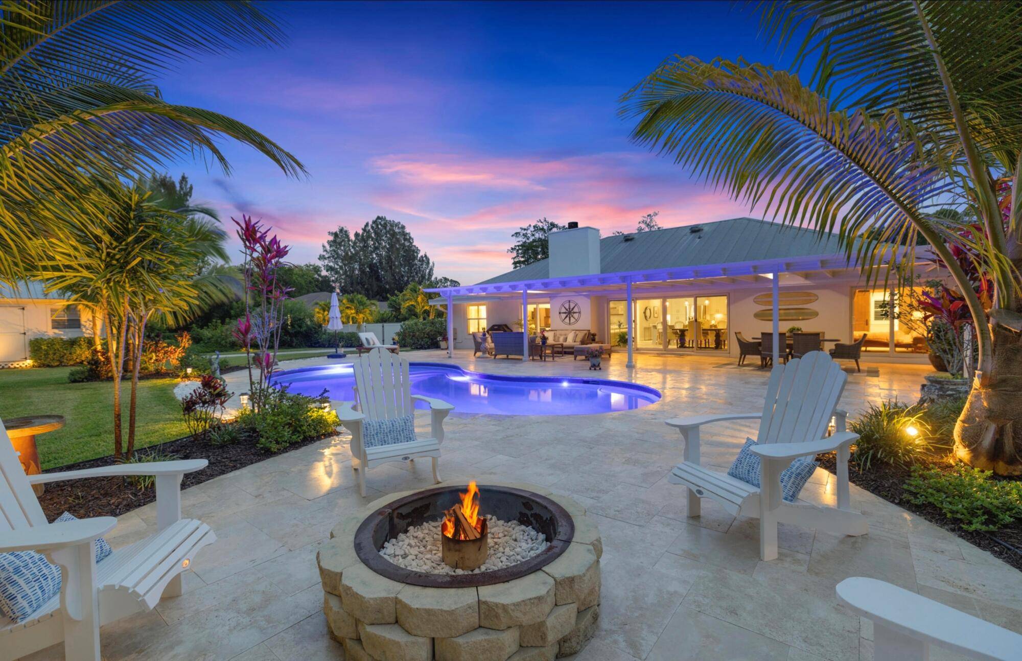 CASUAL LUXURY LIVING MEETS TRANQUIL RETREAT IN JUPITER FARMS !