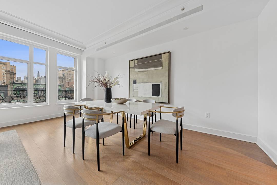 Exquisite Duplex at 27 East 79th Street Welcome to Residence 7 a grand 5 bedroom, 5.