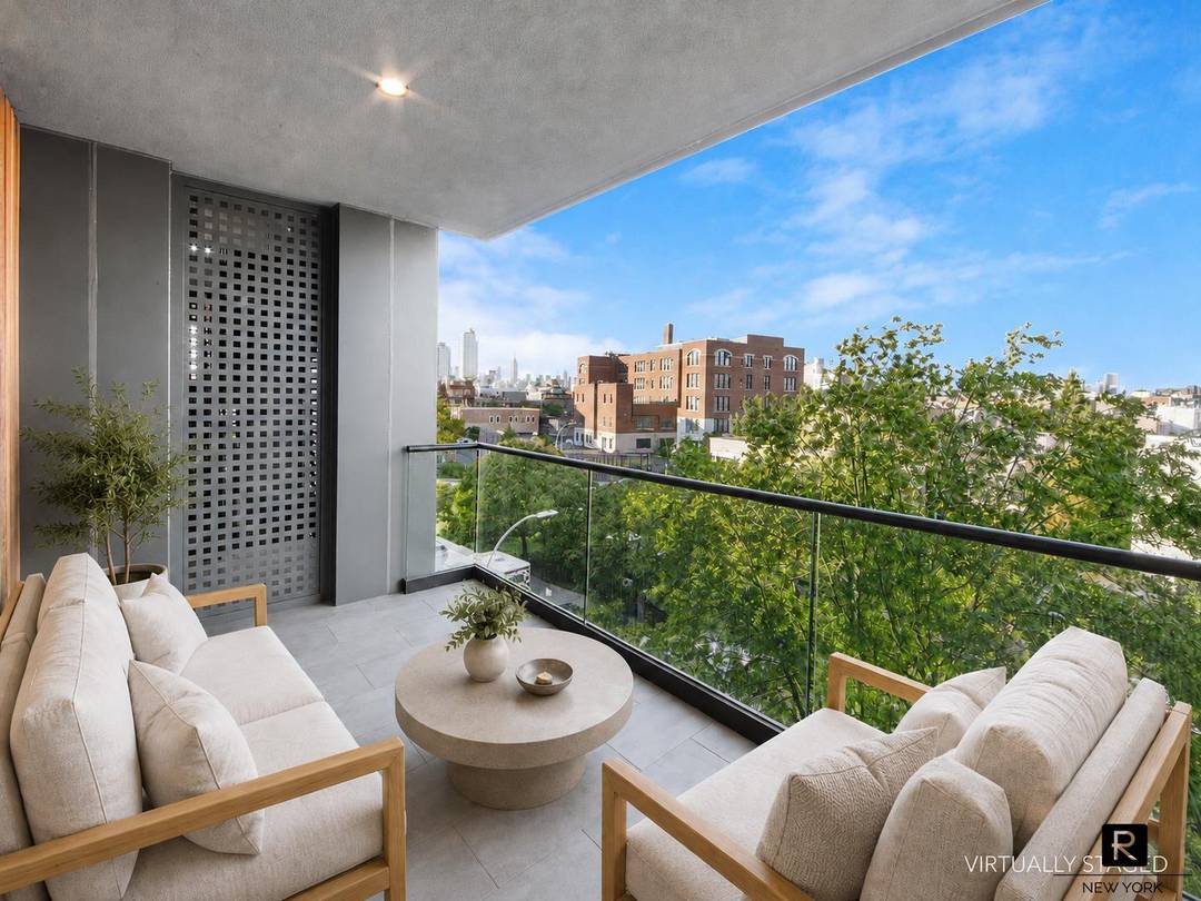 OUTDOOR LOVERS REJOICE Floor Through Williamsburg 2BR 2BA with Keyed Elevator Access, Two Private Outdoor Spaces, In Unit W D amp ; Manhattan Skyline Views !