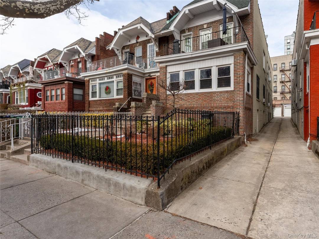 Well maintained two family home on Carroll Street in the heart of Crown Heights, Brooklyn.