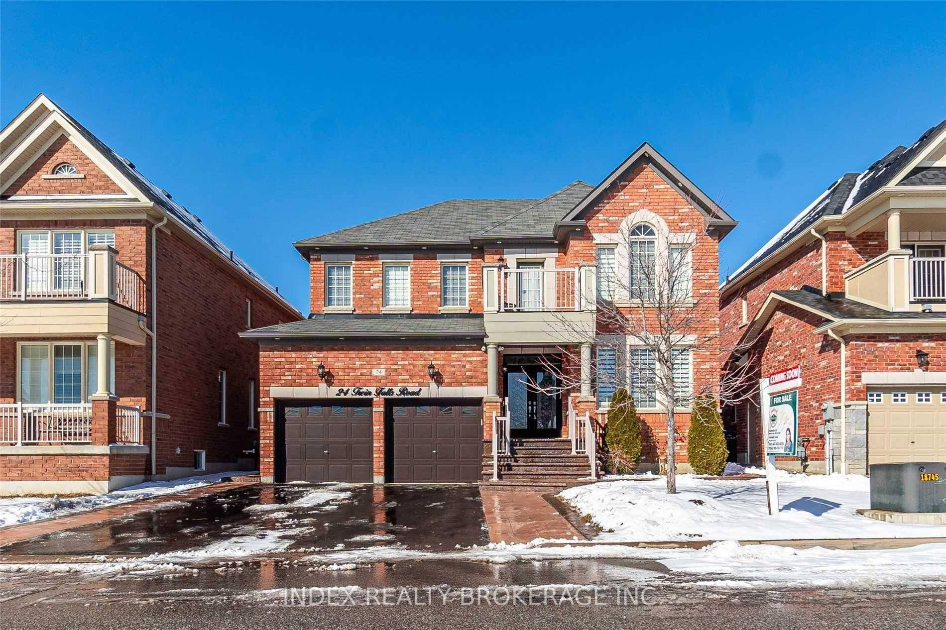 Beautiful Detached House with 5 Bedrooms 4 Washroom.