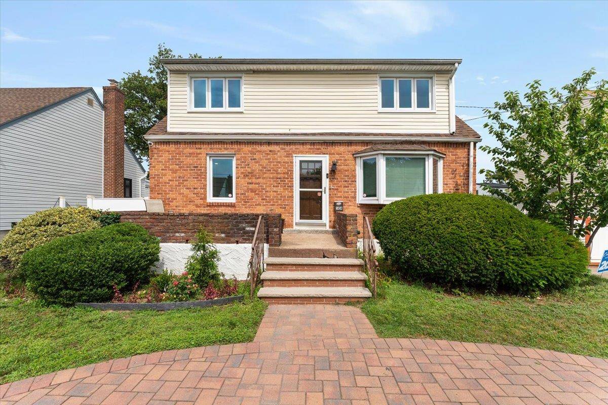 Welcome to 1434 Noel Ave, a beautifully maintained 4 bed, 2 bath colonial on a charming, quiet block in Hewlett !