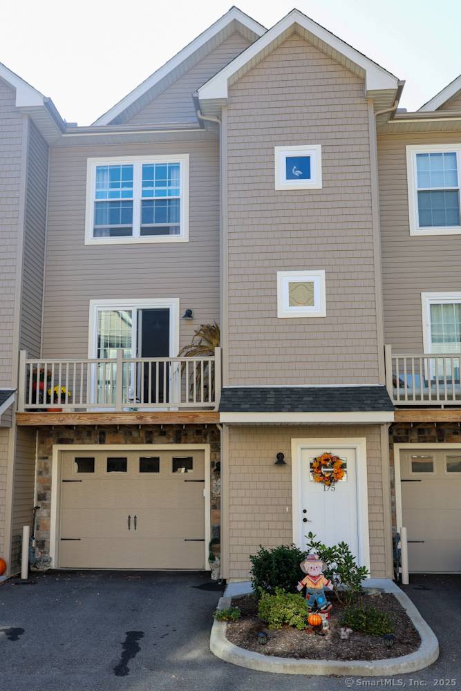 Built in 2020, this beautifully maintained condo in the highly sought after Thames Landing condo complex, offers contemporary comfort and low maintenance living.