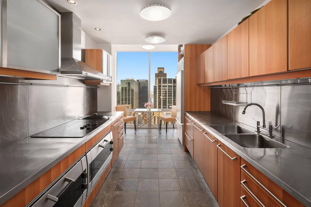 641 Fifth Avenue Apt. 42H Extraordinary Opportunity NOW 3, 250, 000 Apt.