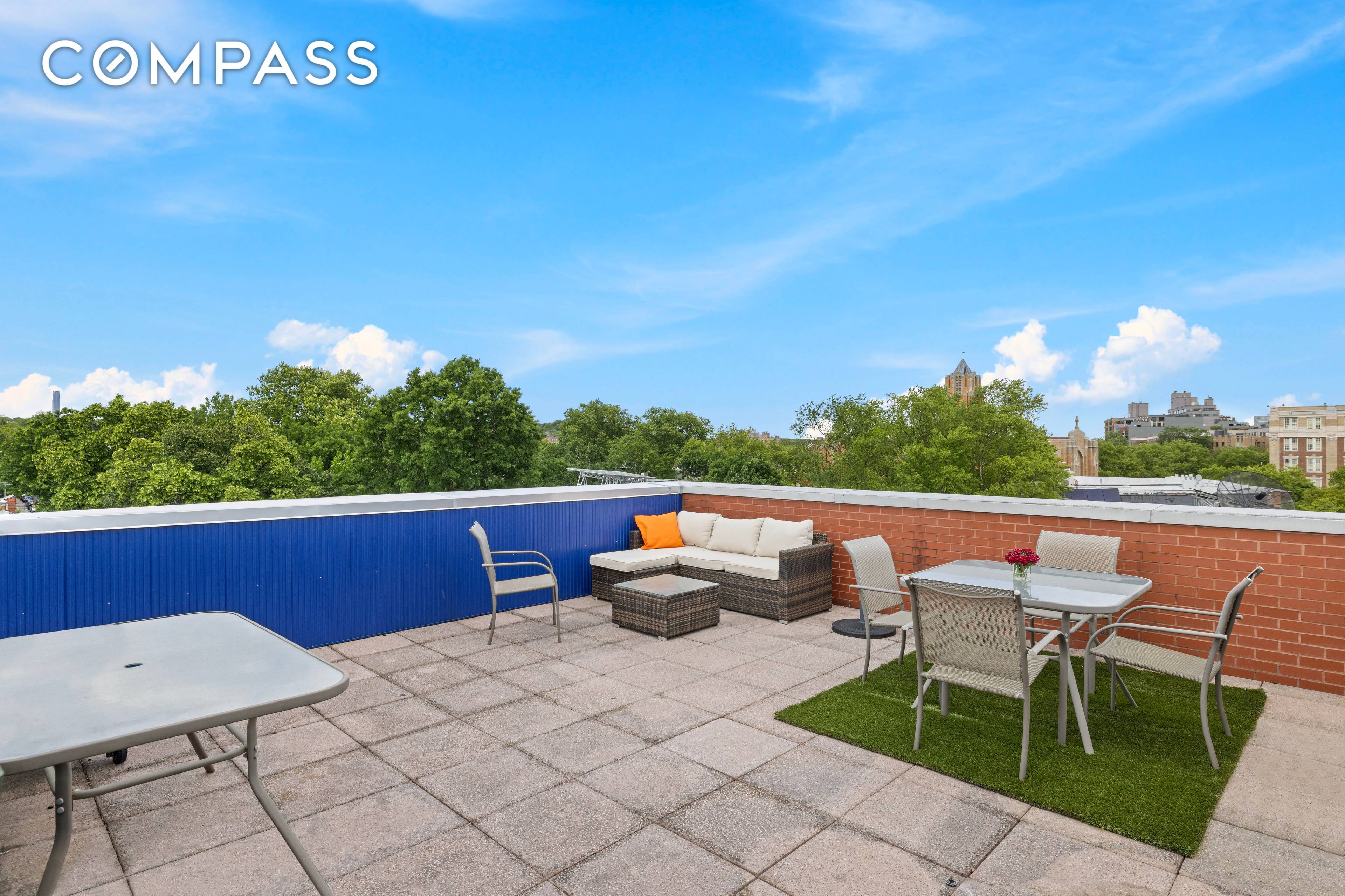 Location ! Parking ! Private Roof Deck !