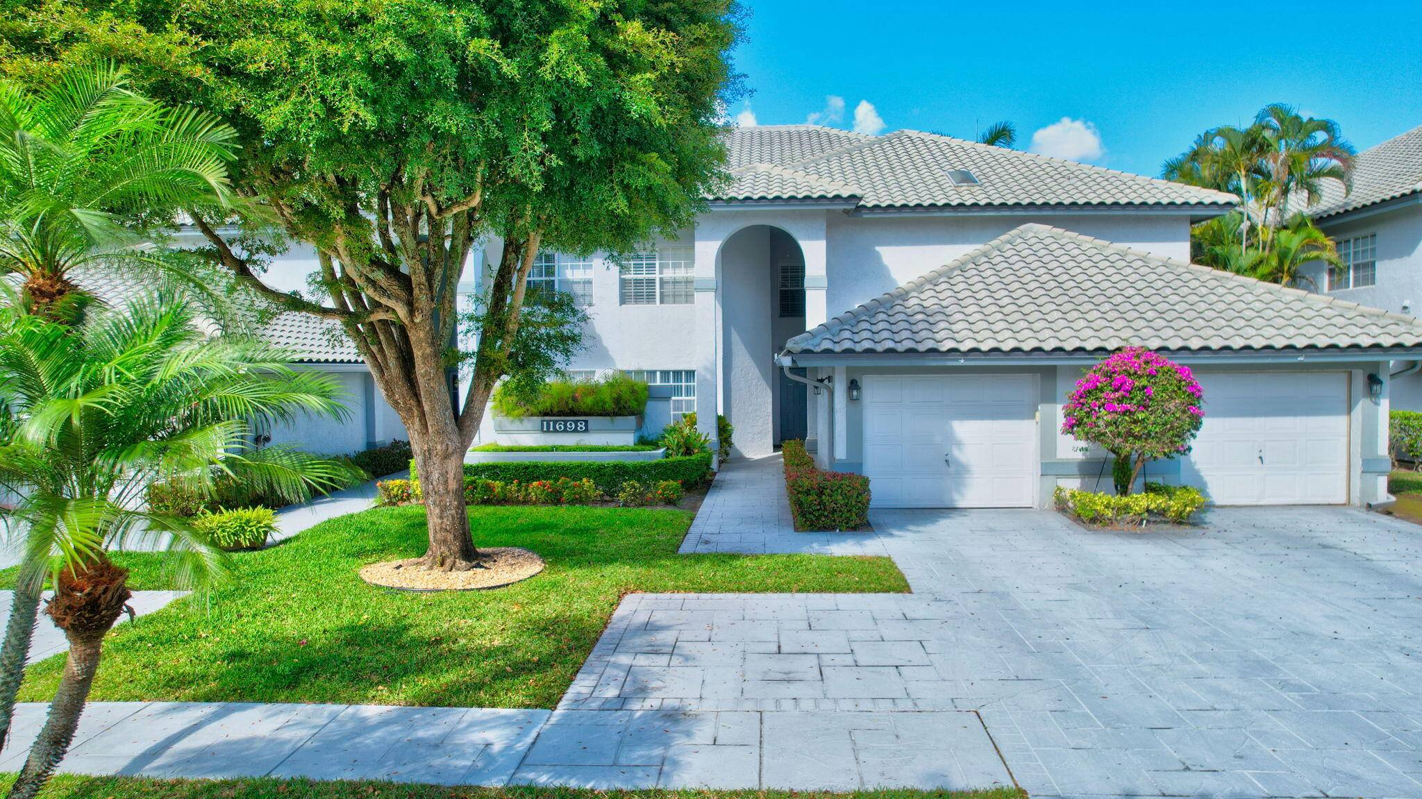 Welcome to this beautifully renovated 2 bedroom, 2 bath condo in the desirable Briarwood at Indian Springs Country Club optional membership, a pet friendly, 55 gated community with 24 hour ...