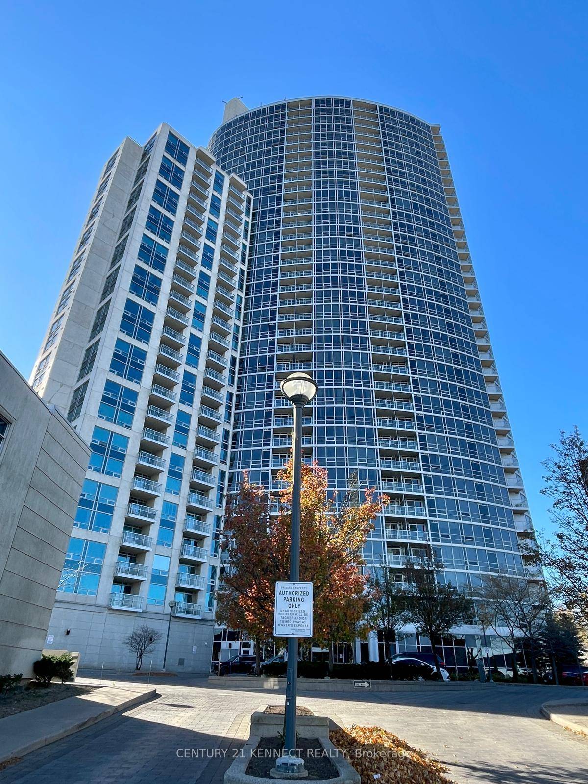 Tridel 360 Beautiful Suite situated at a Desirable Location !