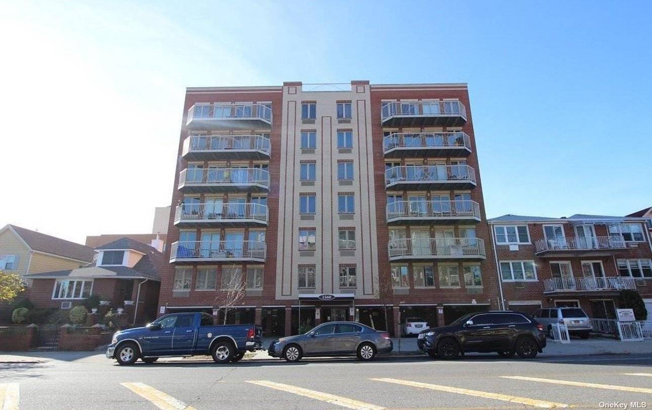 Must See ! Beautiful 3th floor condo with 2 Bedroom, 2 full bathroom.