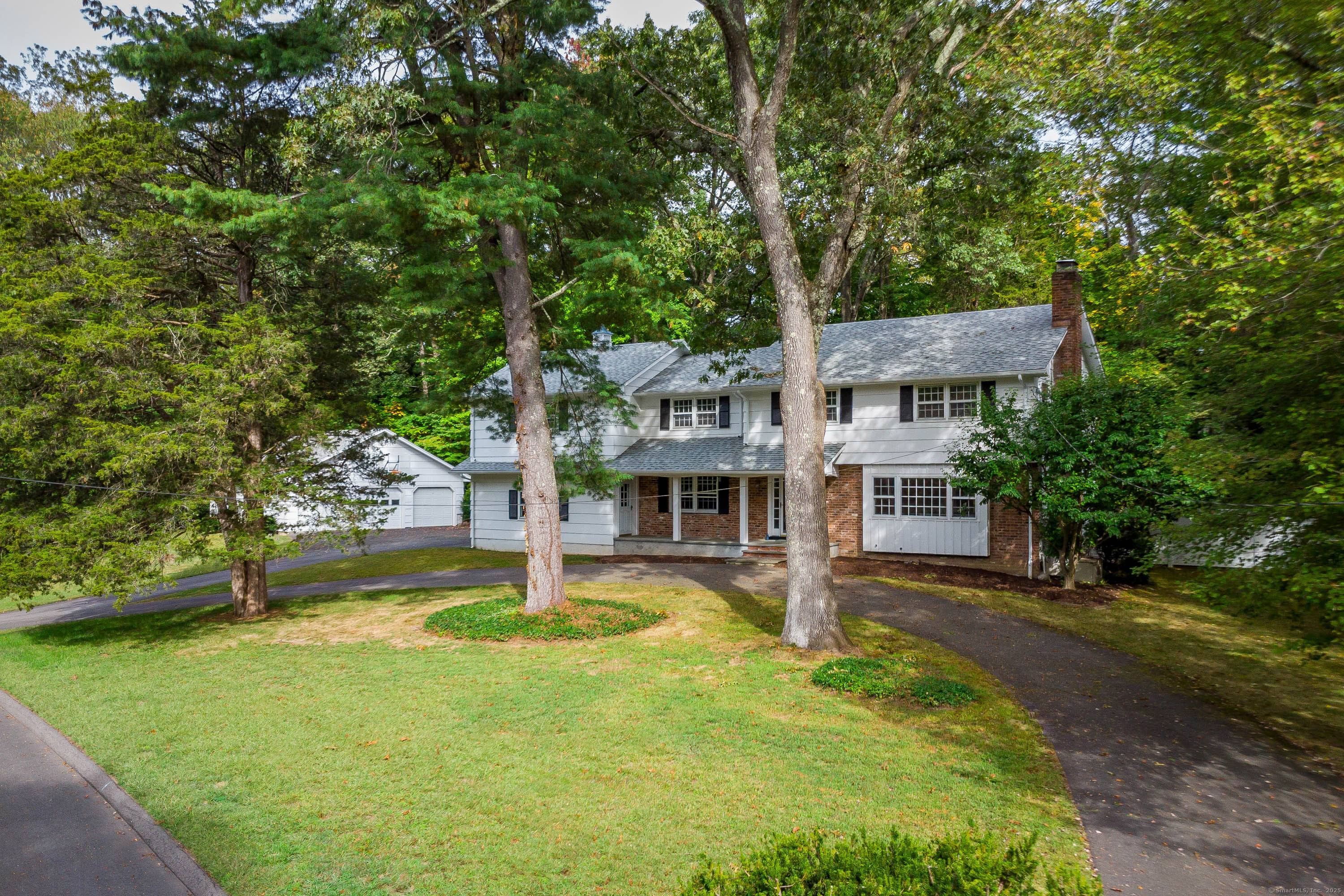Step into this immaculate 5BR 2.