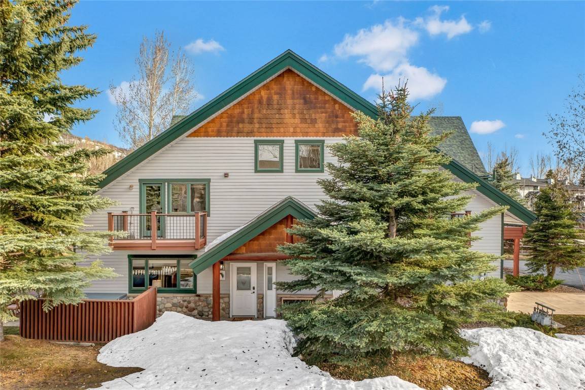 If you have been looking for the perfect mountain home, this is it !