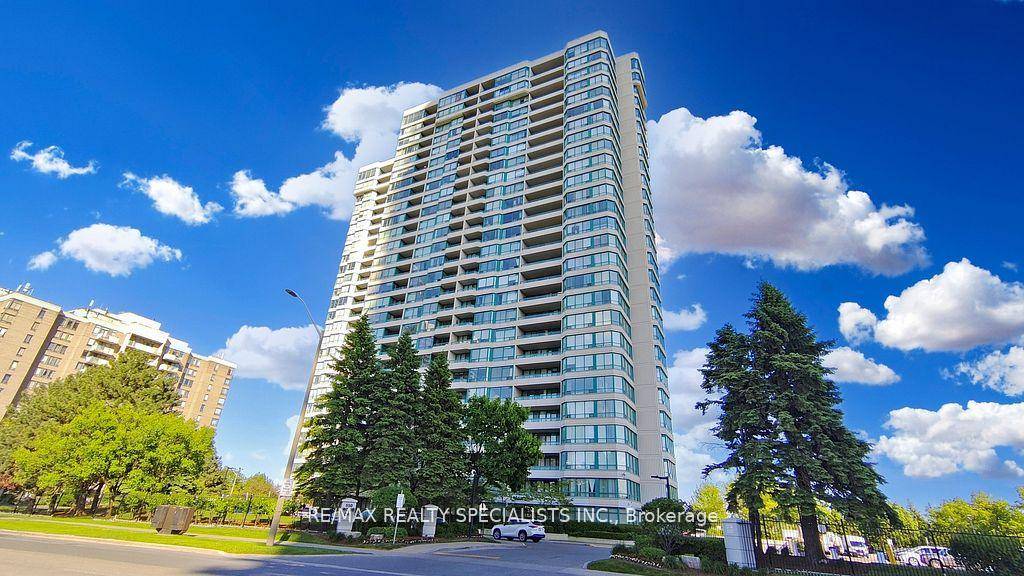 Spacious 2 Bedrooms, 1 Full washroom,, 2 Parking, Ensuite Laundry, 955 S F MPAC, Carpet Free Unit with Southwest Unobstructed Views to lake Shore ; Painted Thru out 2023, Laminate ...