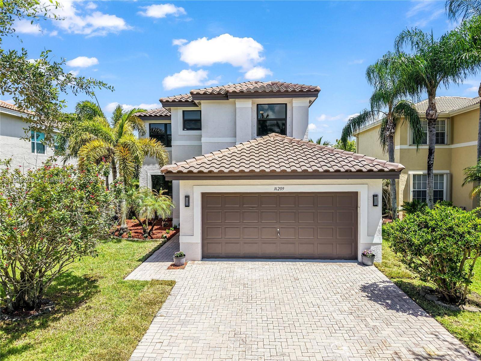Fully Renovated 4BR 3BA Lakefront Home Move In Ready !