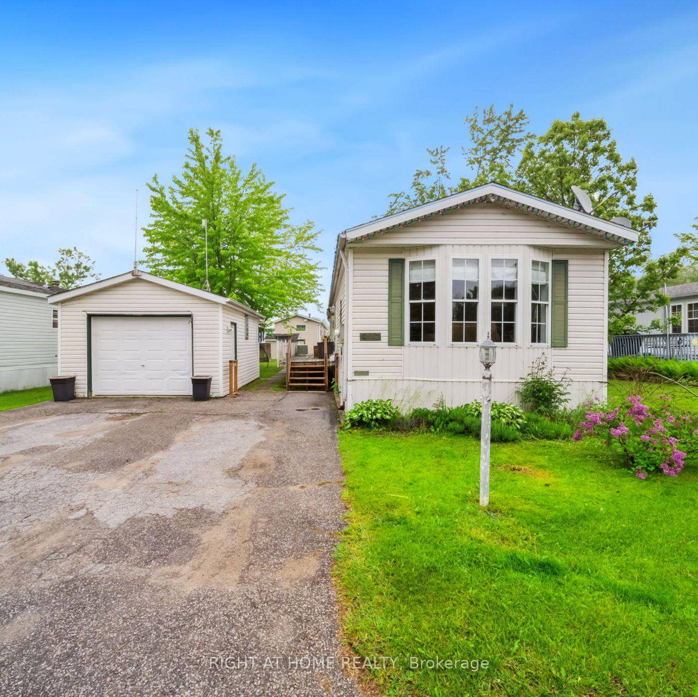 Welcome to 4117 Ash Crescent in Silver Creek Estates !