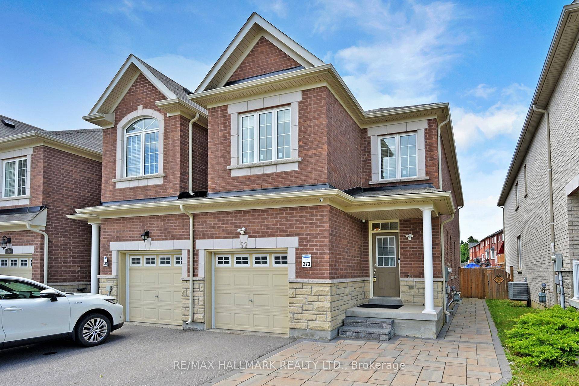Discover This Beautiful End Unit Townhome Linked Only At The Garage Offering The Feel Of A Semi On A Quiet Family Friendly Street In Richmond Hill.