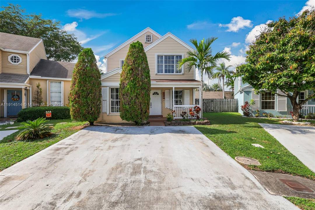 Searching for a 3 bed home in Miami with the indoor comfort and outdoor space this city rarely delivers ?