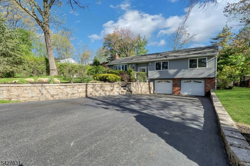 Beautifully maintained raised ranch in desirable Lower West Milford !