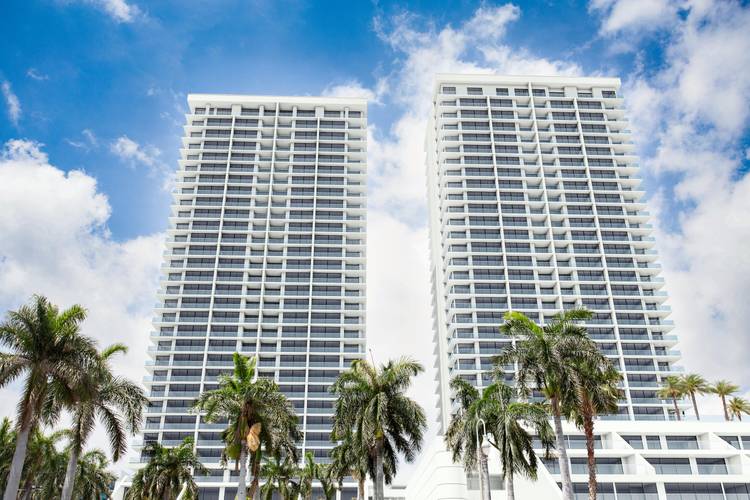 Direct intracoastal views across all 3 levels amp ; impressive 47 foot flow through on the main floor.