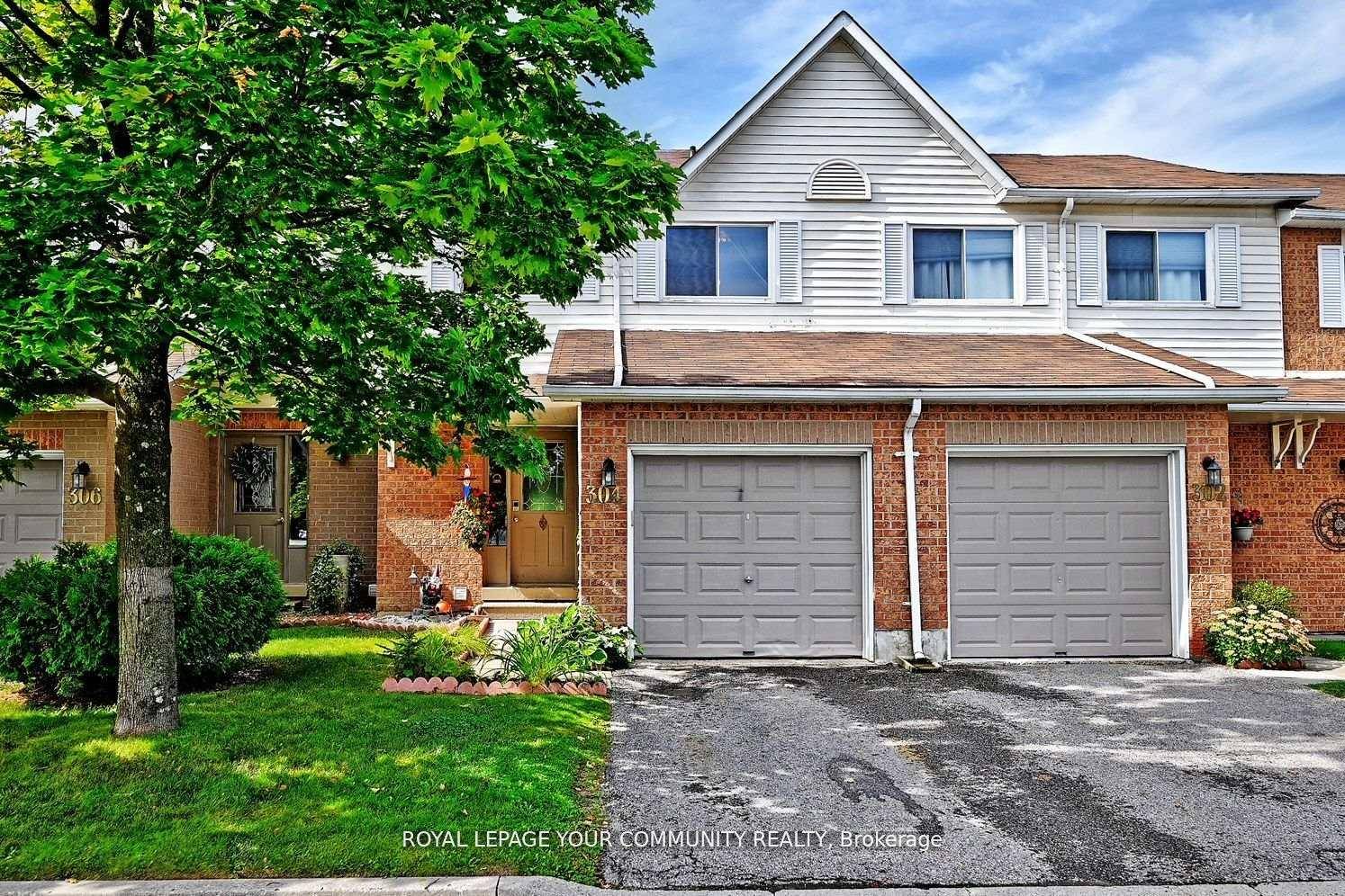 This light filled and spacious 3 bedroom 3 washroom townhouse is located in a peaceful Summerhill Estates neighborhood with access to all amenities.