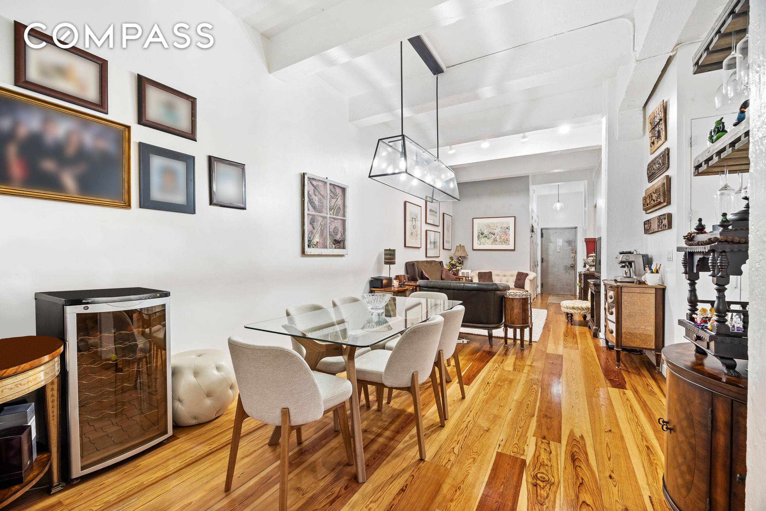 Enjoy Downtown loft ambiance in the heart of Midtown in this stunning two bedroom, one bathroom home featuring an expansive open layout and contemporary updates in a full service prewar ...